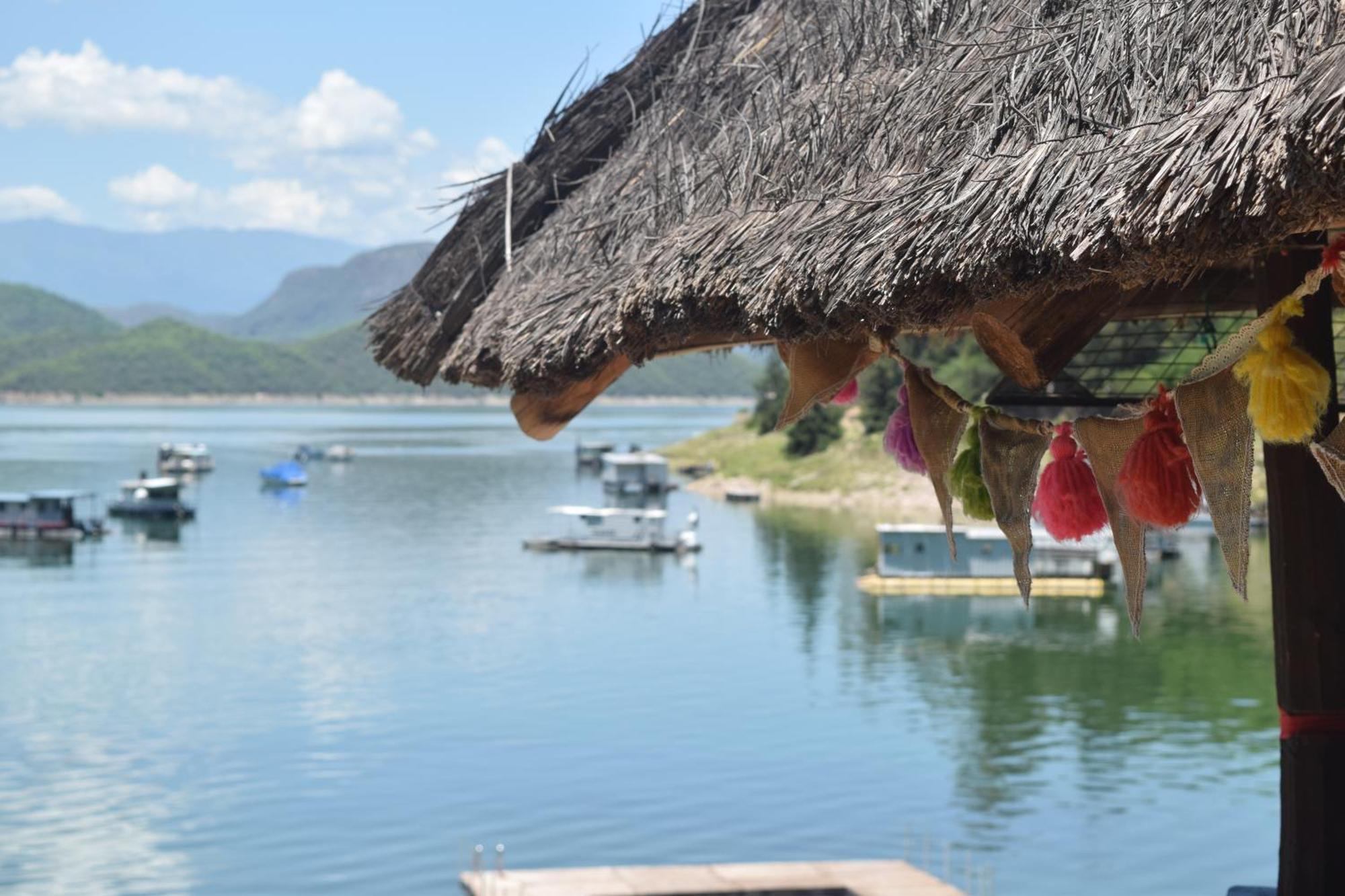 Terrazas Del Lago Cabra Corral Esterno foto